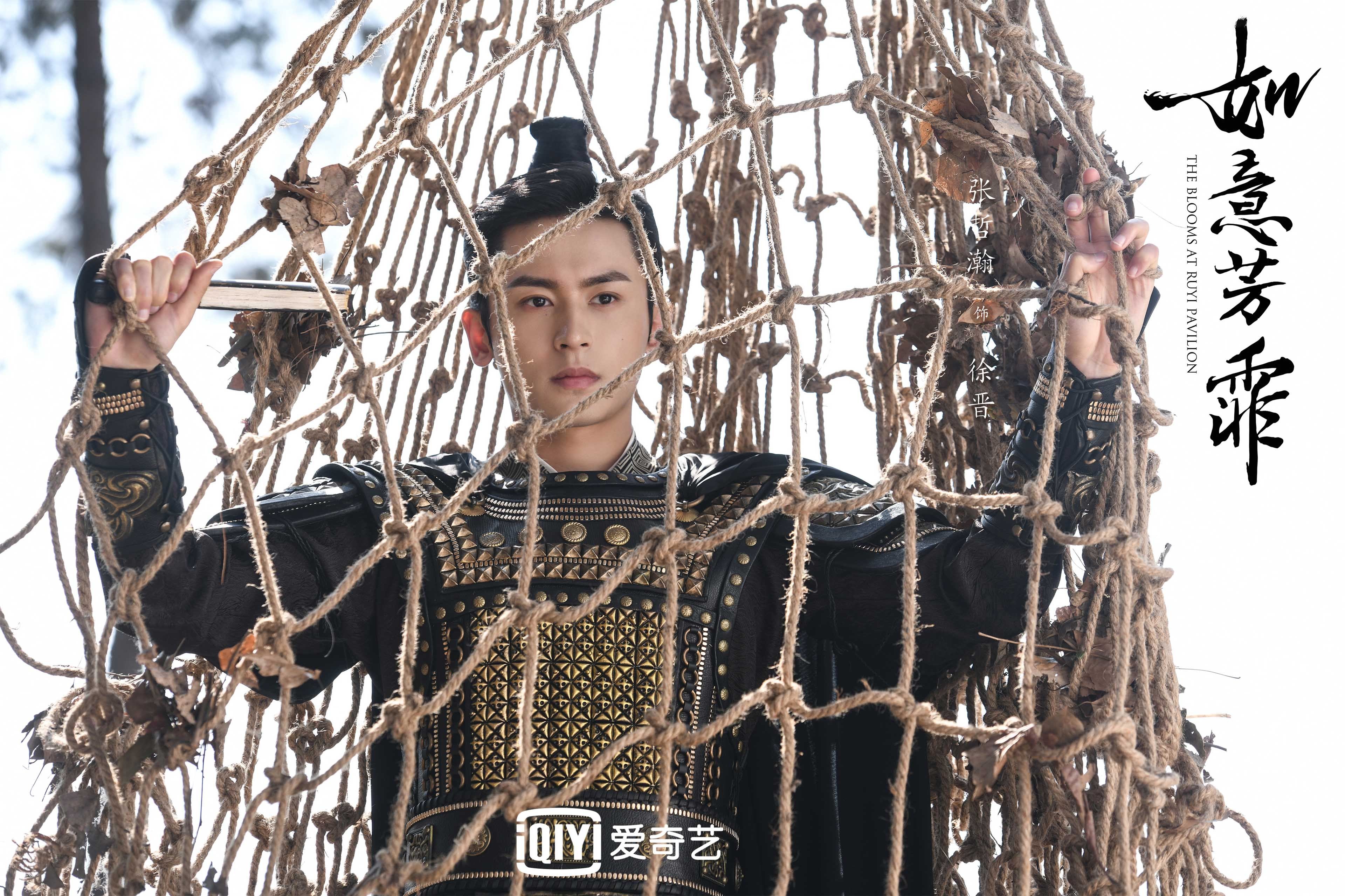 Leyu Sport登录入口-双塔阵容在现代篮球中的新生思路，双塔组合拿过什么冠军