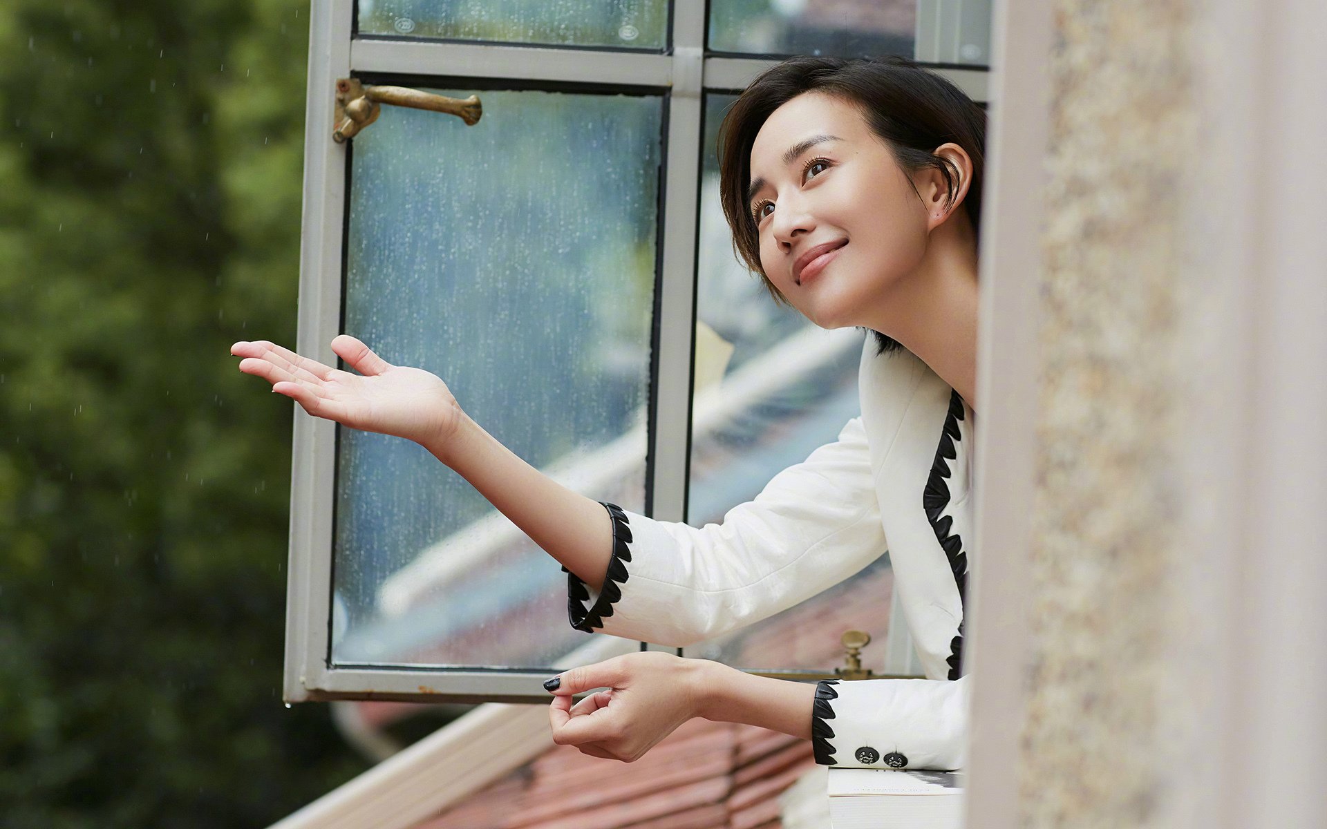 Leyu Sport下载-湖人助理教练分析球队攻防数据趋势,湖人助攻排行